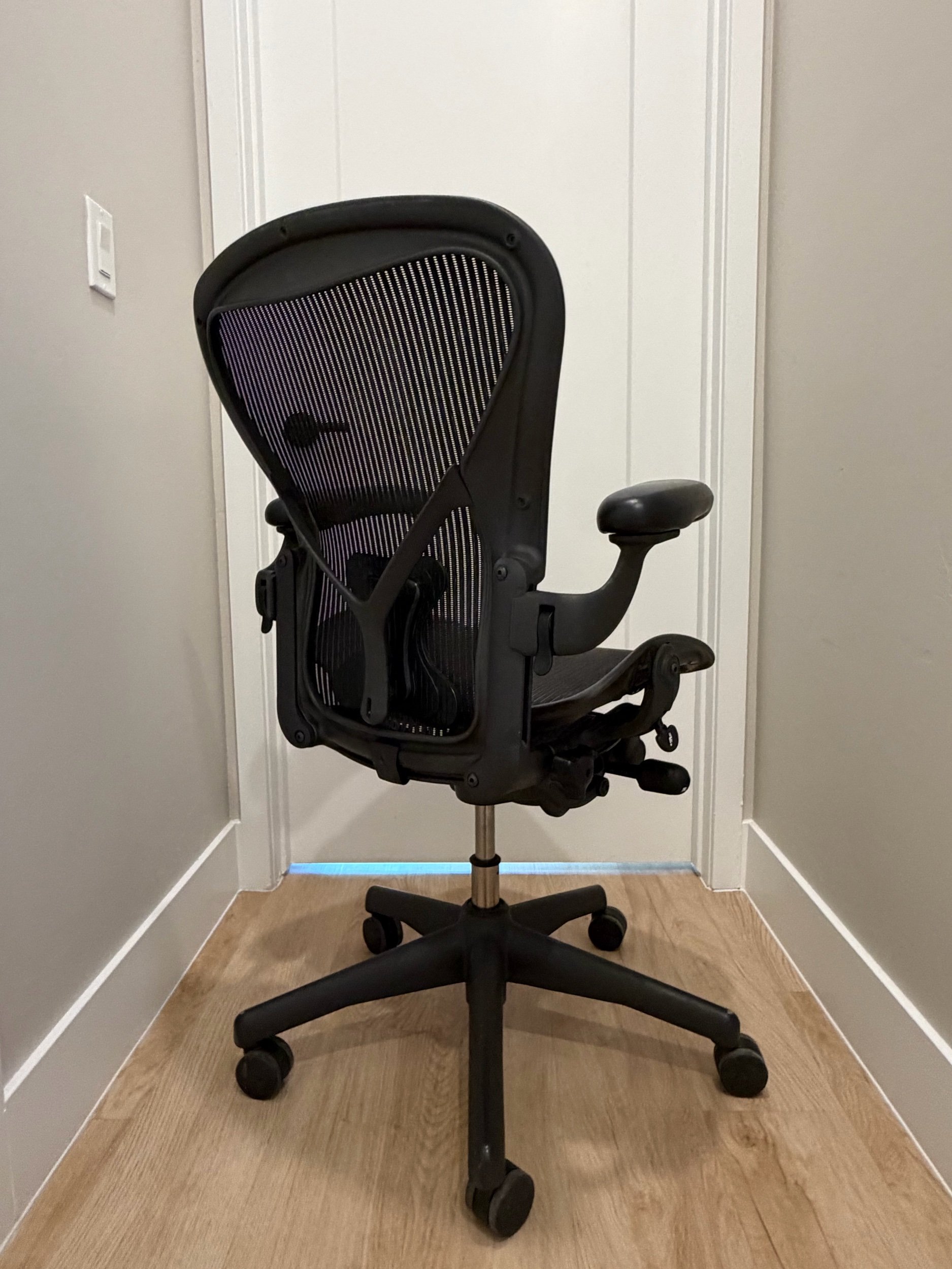 Herman Miller Aeron Classic | Black | Size B | Fully Loaded | Like New 9.5/10 - Image 4
