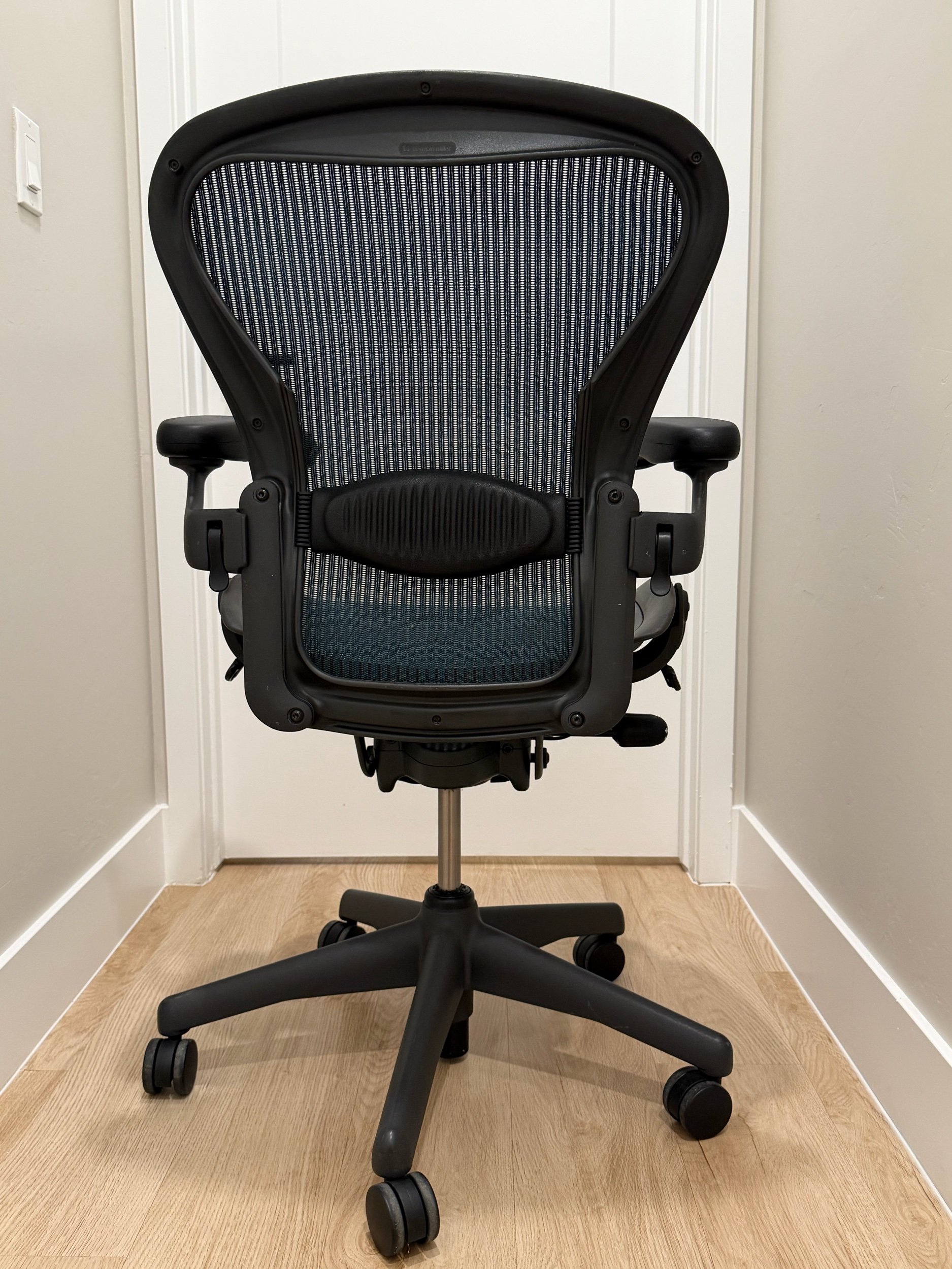 Herman Miller Aeron Classic | Rare Emerald | Size B | Fully Loaded | Like New 9.5/10 - Image 5