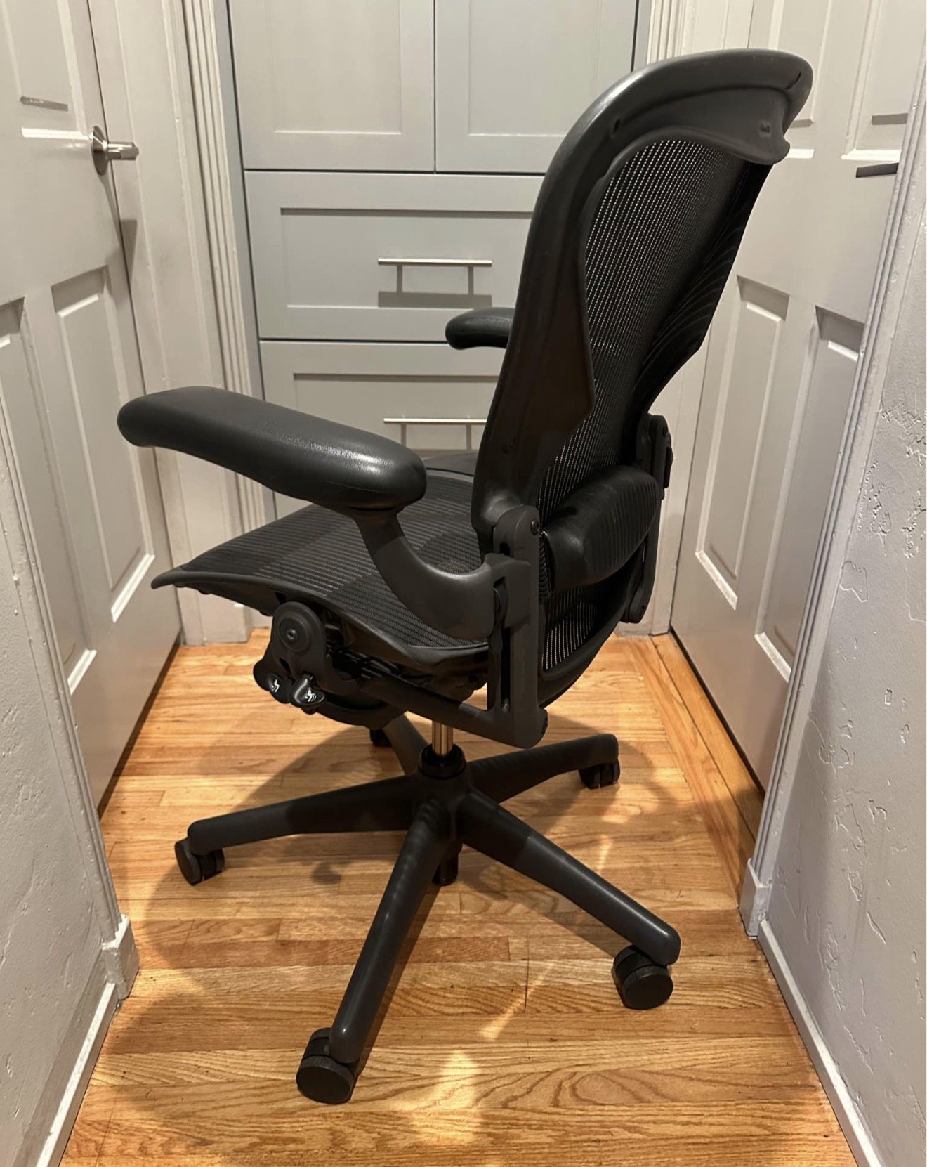Herman Miller Aeron Classic | Black | Size B | Fully Loaded | Like New 9.5/10 - Image 3