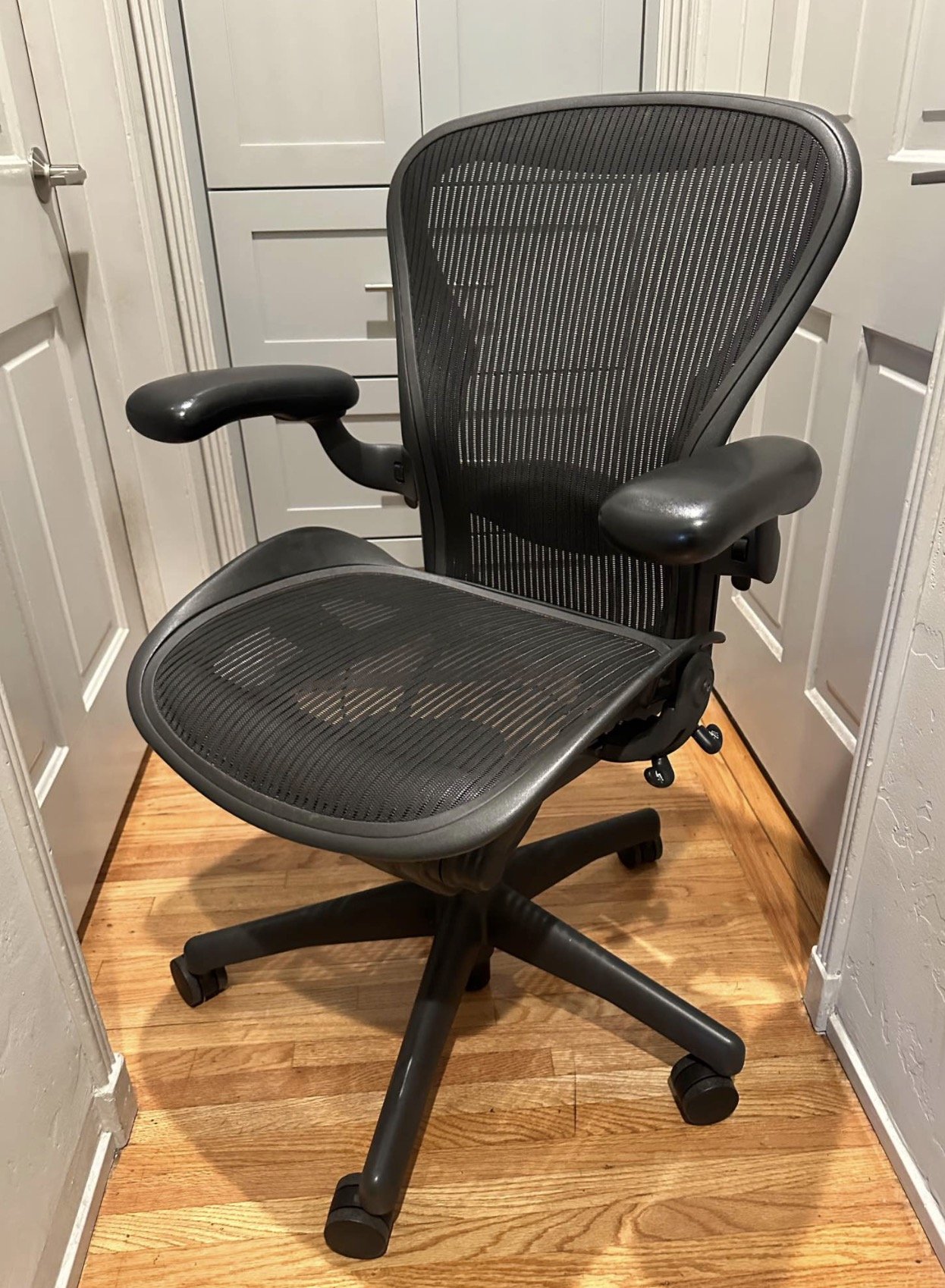 Herman Miller Aeron Classic | Black | Size B | Fully Loaded | Like New 9.5/10 - Image 4