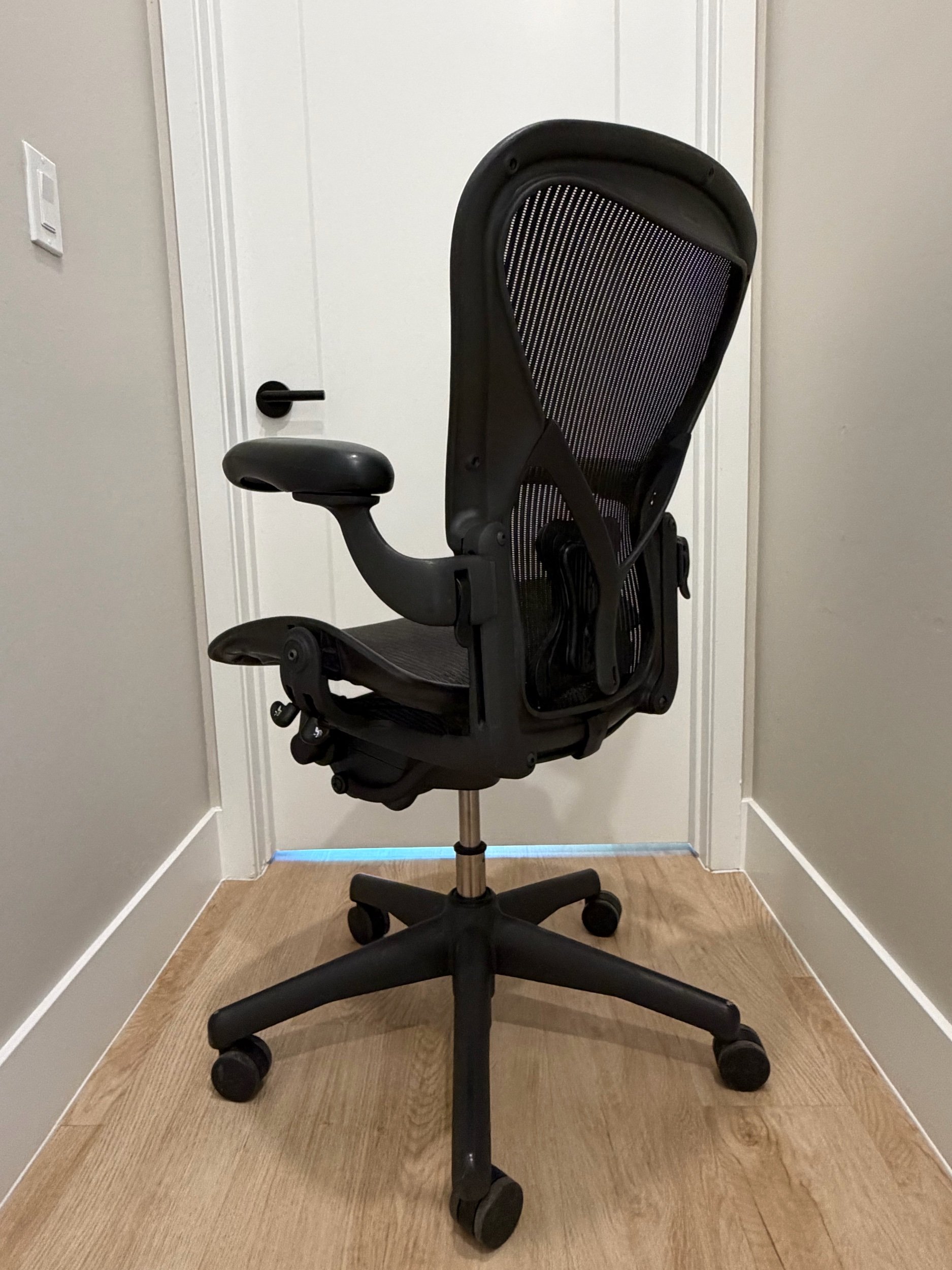Herman Miller Aeron Classic | Black | Size B | Fully Loaded | Like New 9.5/10 - Image 3