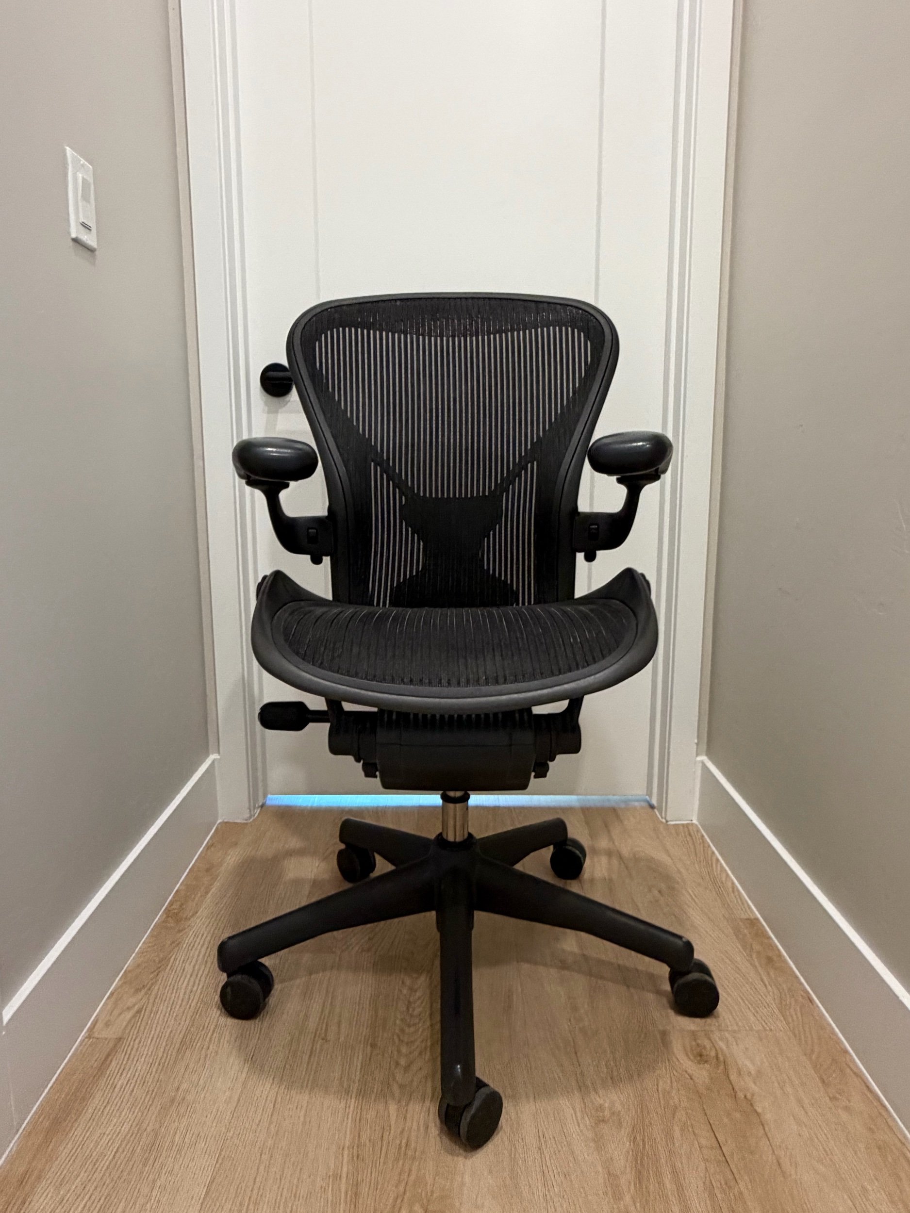 Herman Miller Aeron Classic | Black | Size B | Fully Loaded | Like New 9.5/10