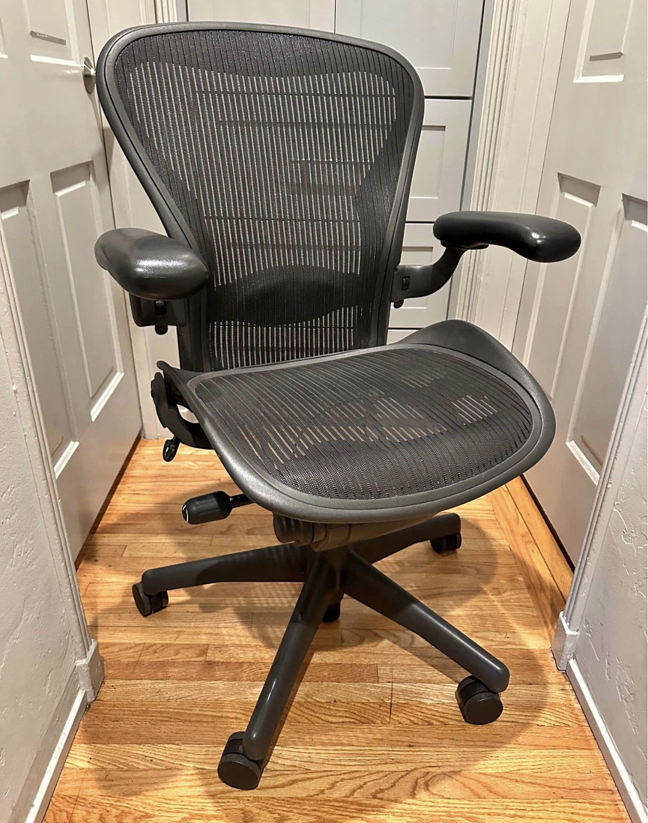 Herman Miller Aeron Classic | Black | Size B | Fully Loaded | Like New 9.5/10