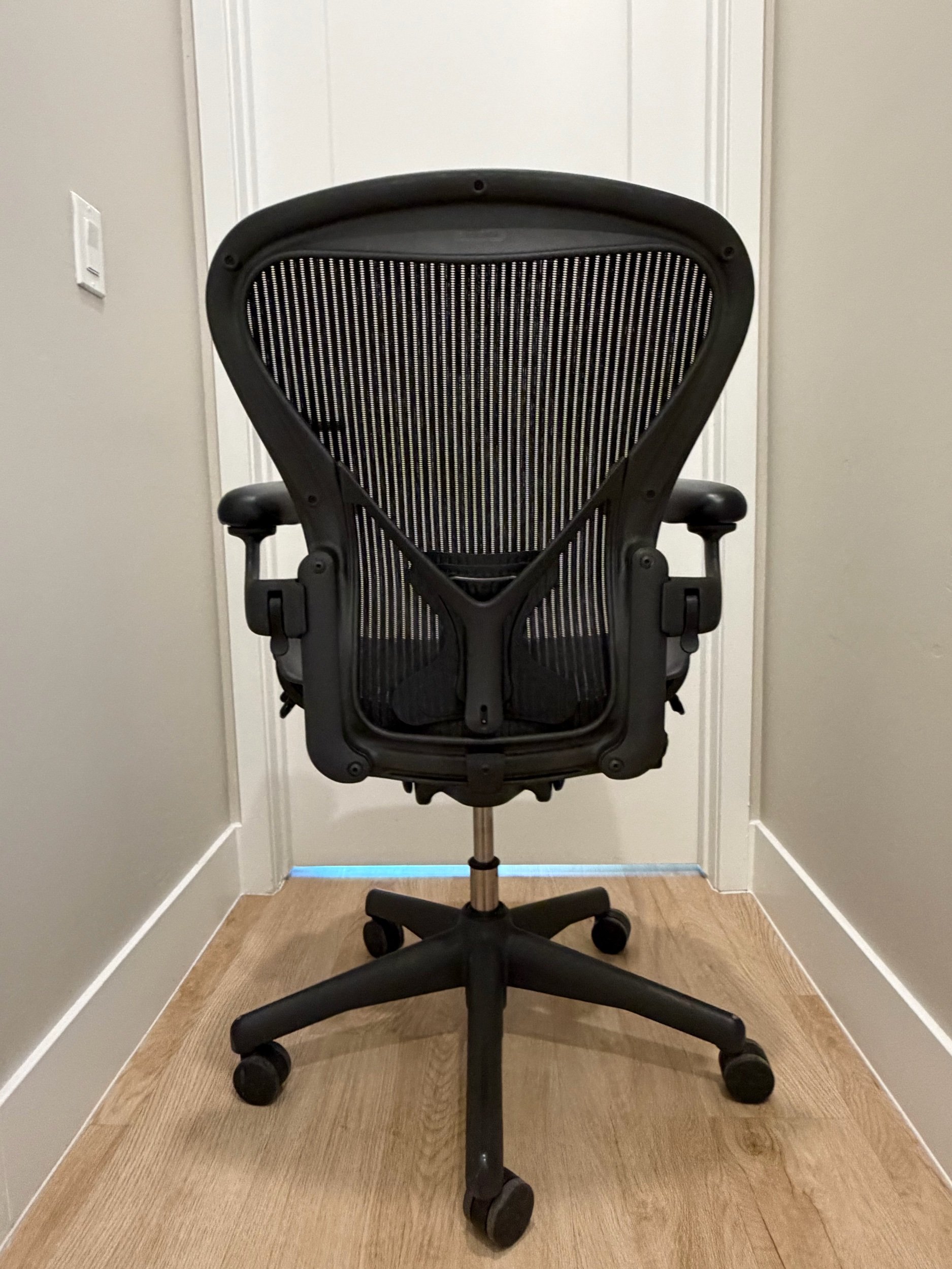 Herman Miller Aeron Classic | Black | Size B | Fully Loaded | Like New 9.5/10 - Image 5